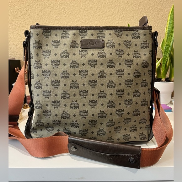 MCM MESSENGER BAG - Picture 1 of 16